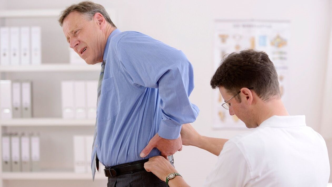 Consultar a un médico por dor de costas