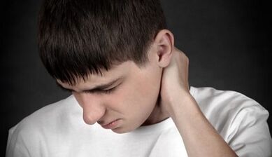 Como se manifesta a osteocondrose cervical nos homes